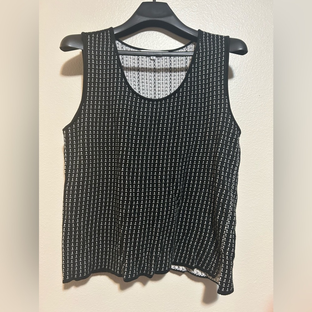 Escape sweater tank black w/ white stitching- size l/xl